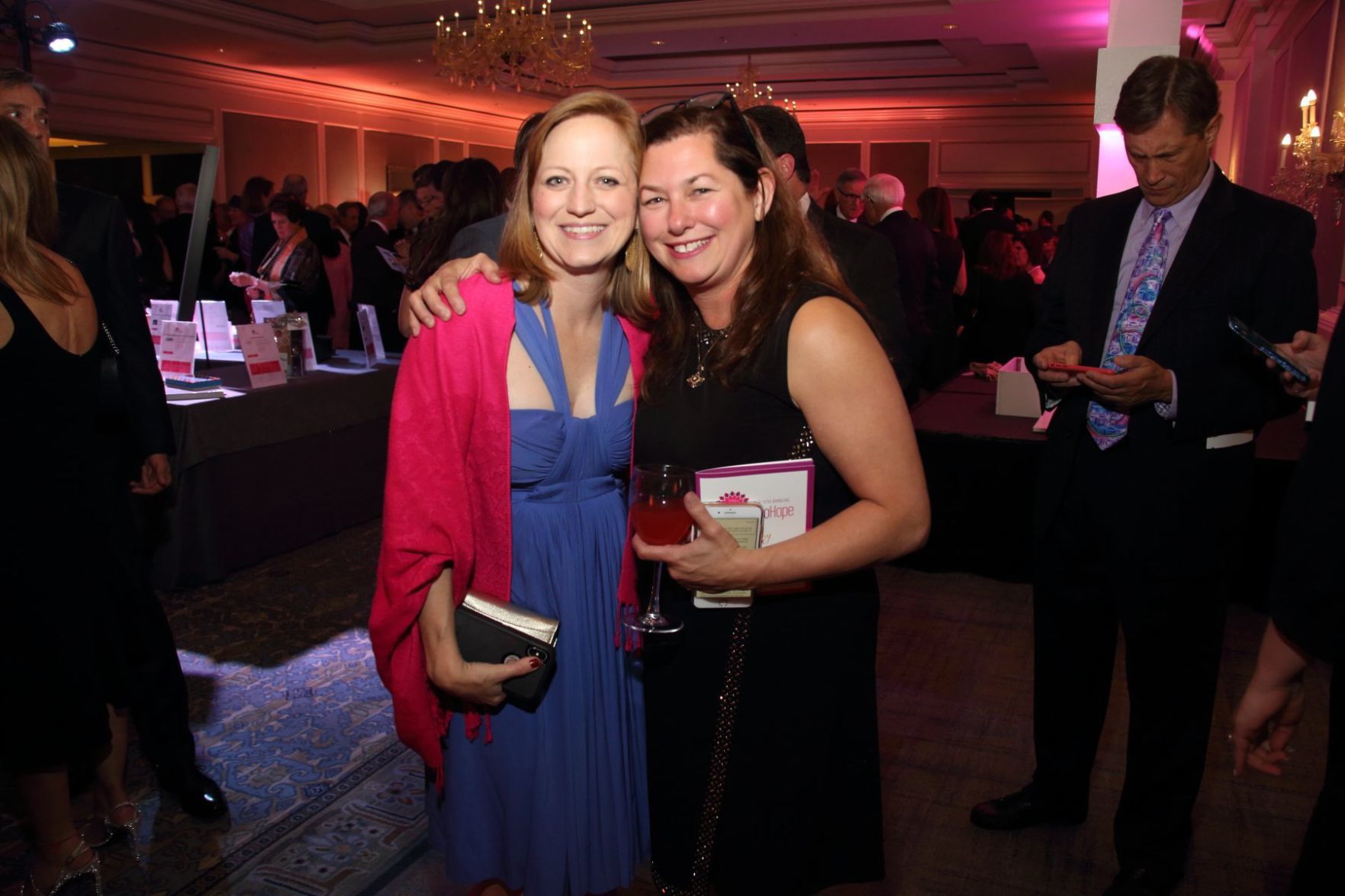 Amy Hogenson, Maureen Onder